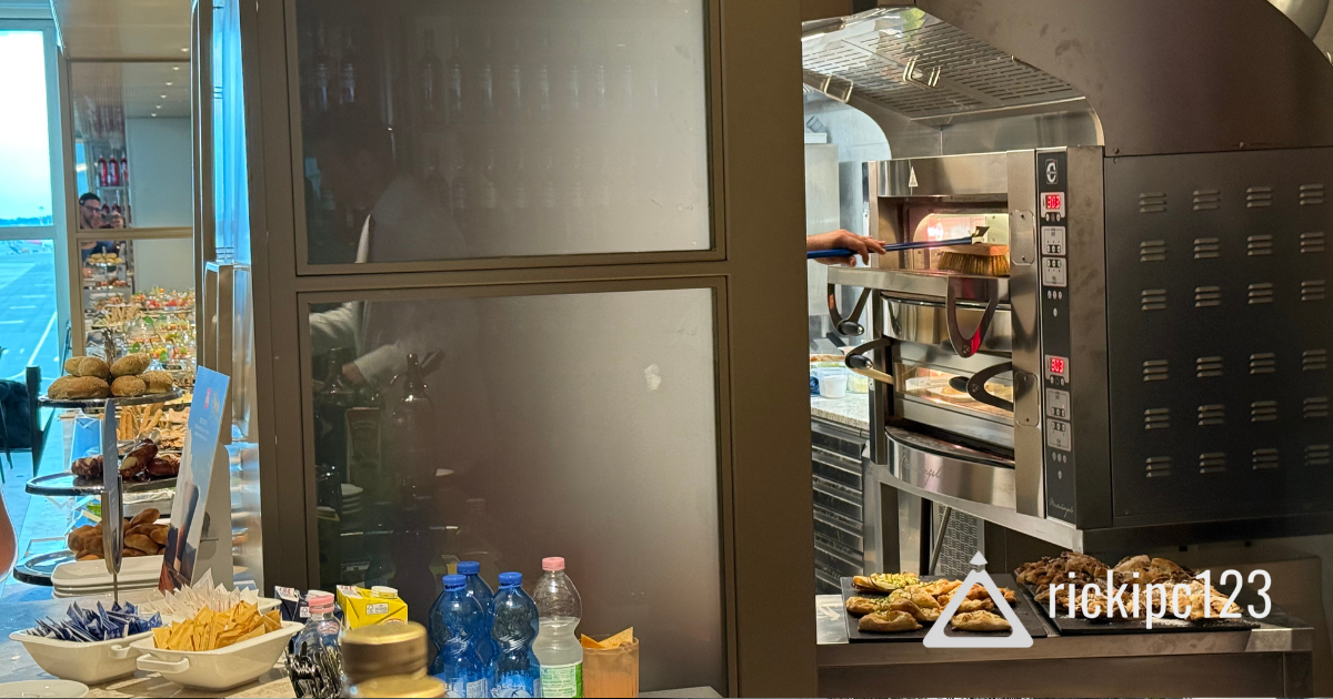 Forno per pizza nella Runway Lounge