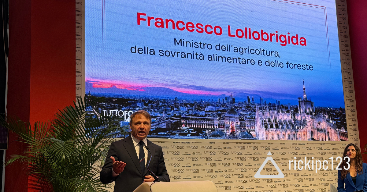 Il Ministro Francesco Lollobrigida interviene durante l’inaugurazione di TUTTOFOOD 2025
