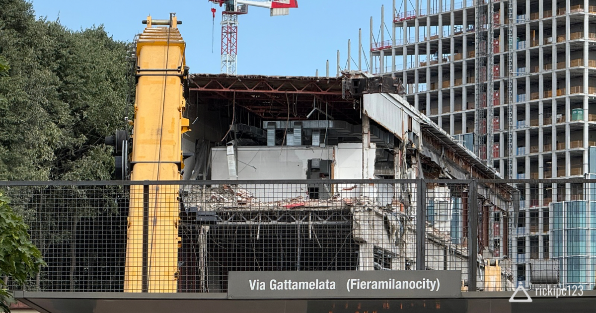 Demolizione Palazzo dell’Agricoltura Milano – vista da via Colleoni, 13 luglio 2025
