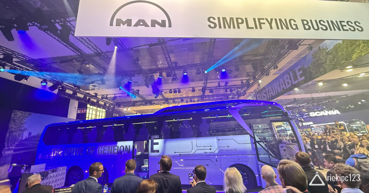 Stand MAN alla fiera Busworld Europe 2025 a Bruxelles con coach di nuova generazione