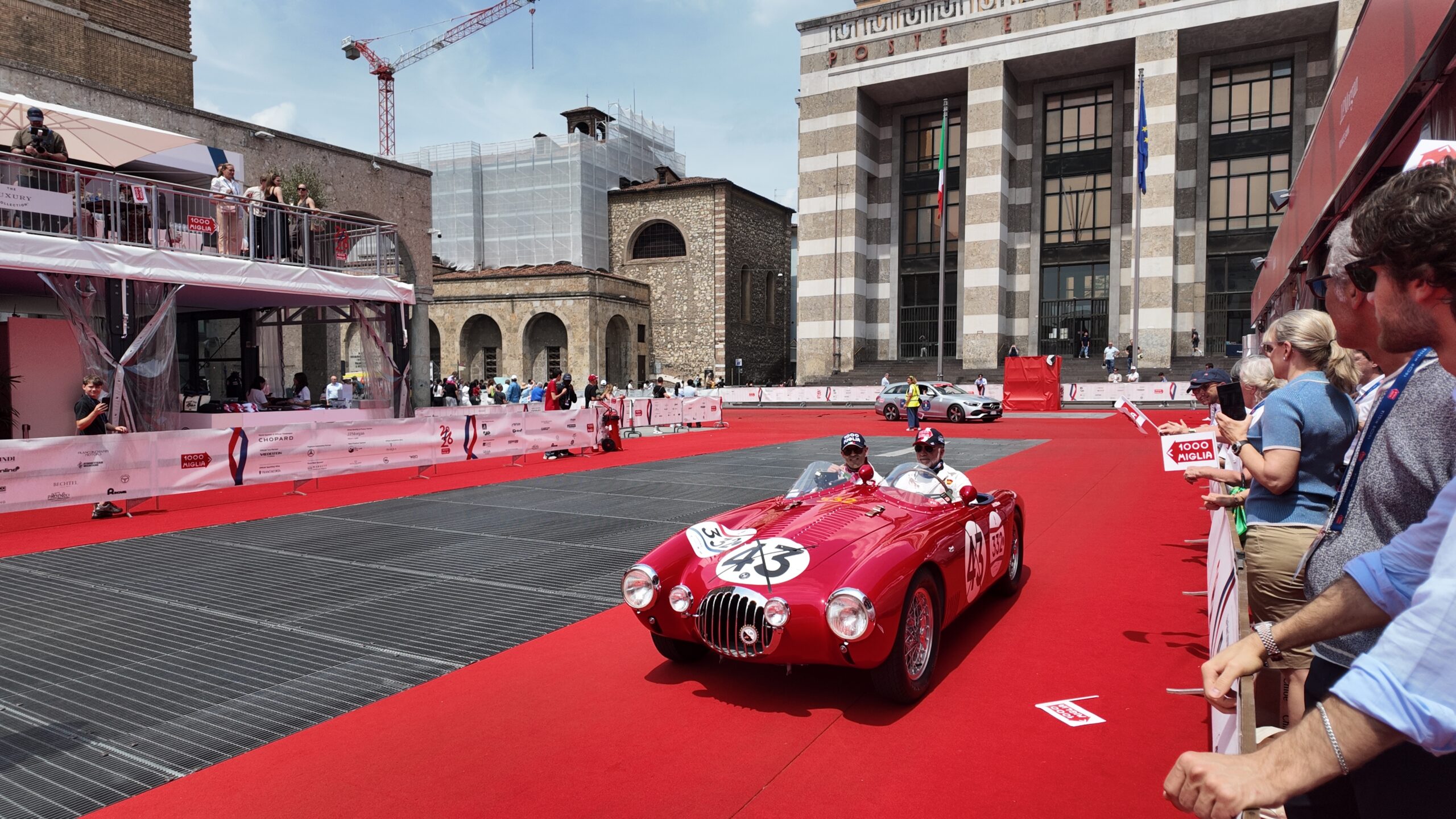 vetture 1000 miglia in piazza vittoria a brescia il 9 giugno 2026